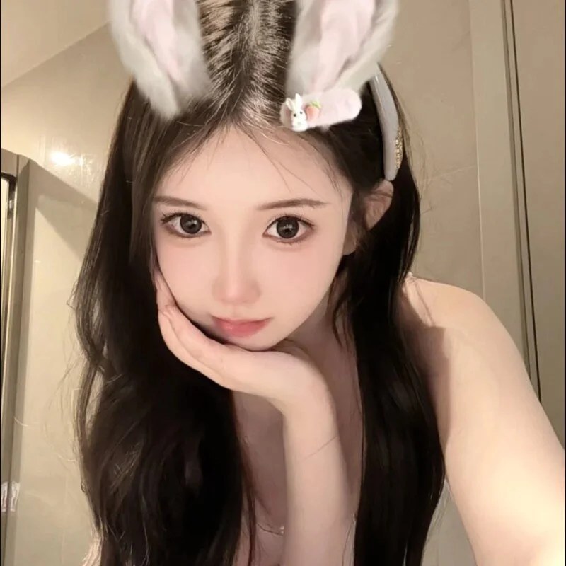 hahaha-ha2, profile portrait published on her own streaming profile
