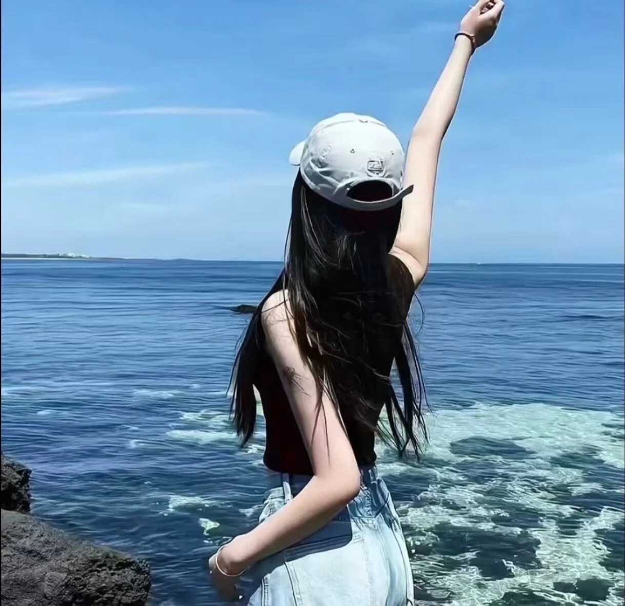 miu1-girl, photograph published on her own streaming profile