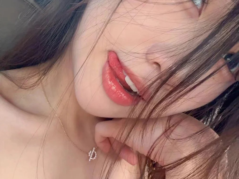 yuyouwei, preview image from her own streaming profile